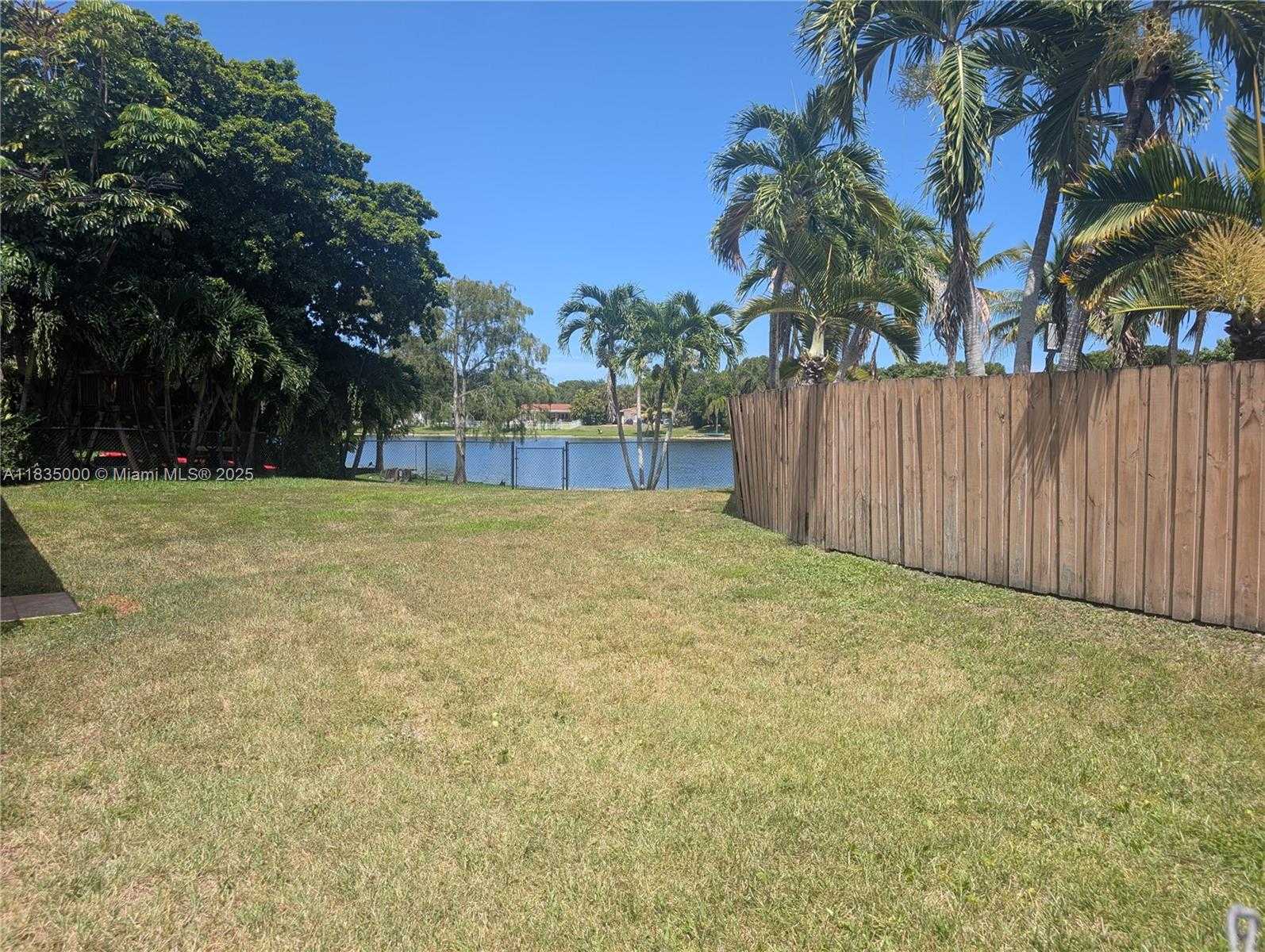 Small Image of 14181 LEANING PINE DR, Miami Lakes Number 30