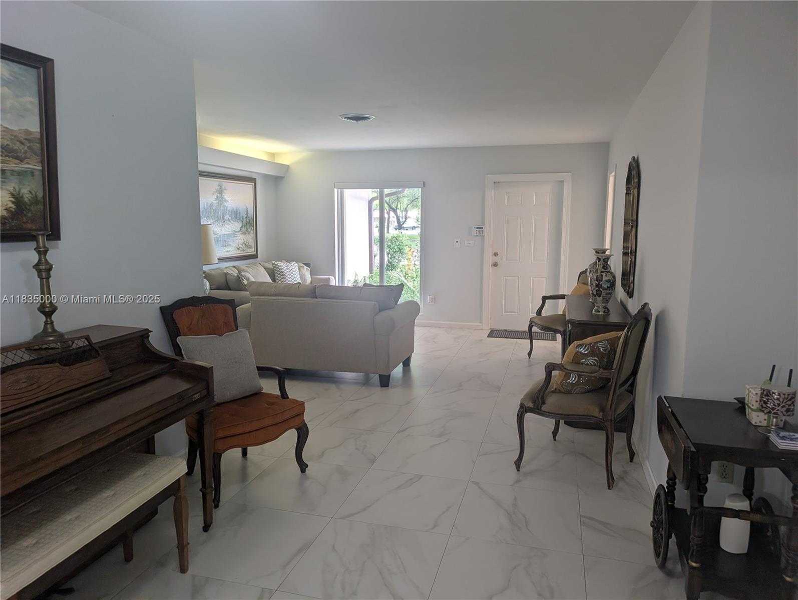 Small Image of 14181 LEANING PINE DR, Miami Lakes Number 35