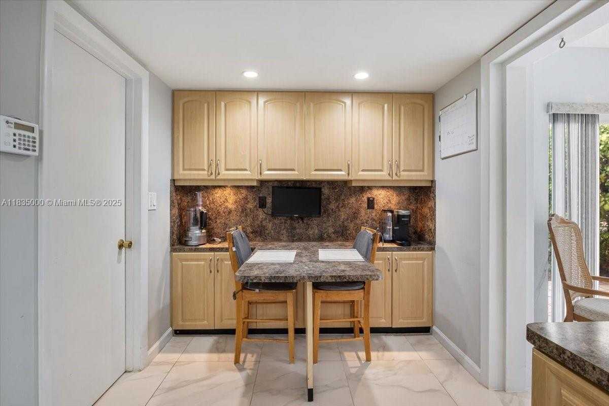 Small Image of 14181 LEANING PINE DR, Miami Lakes Number 4