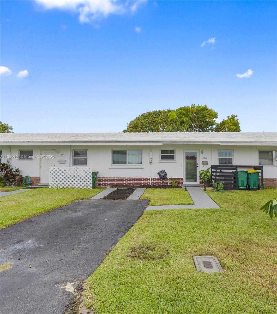Small Image of 2418 NORTH WEST 52ND ST, Tamarac Number 23