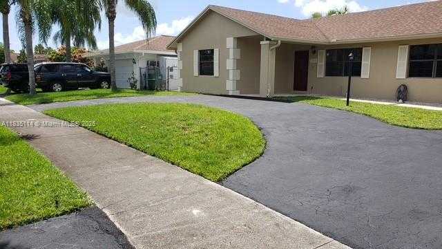 Small Image of 12600 SOUTH WEST 10TH CT, Davie Number 2