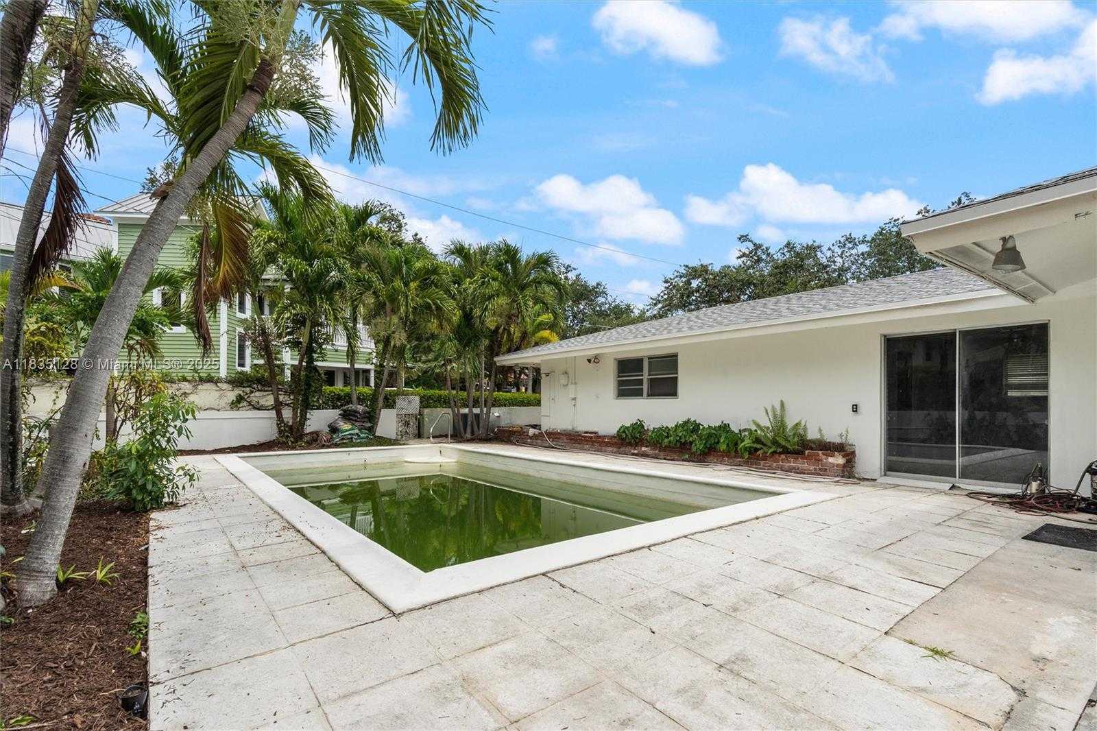 Small Image of 1101 CORDOVA RD, Fort Lauderdale Number 12