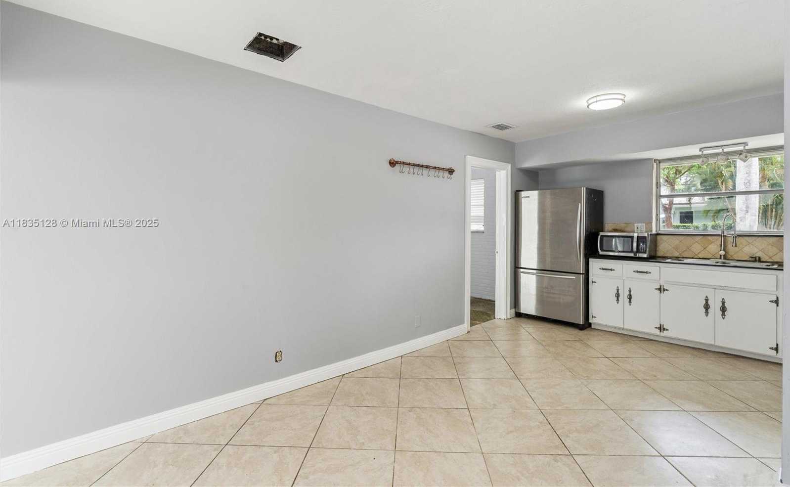 Small Image of 1101 CORDOVA RD, Fort Lauderdale Number 15