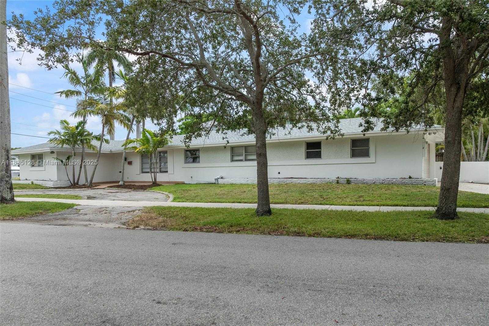 Small Image of 1101 CORDOVA RD, Fort Lauderdale Number 9