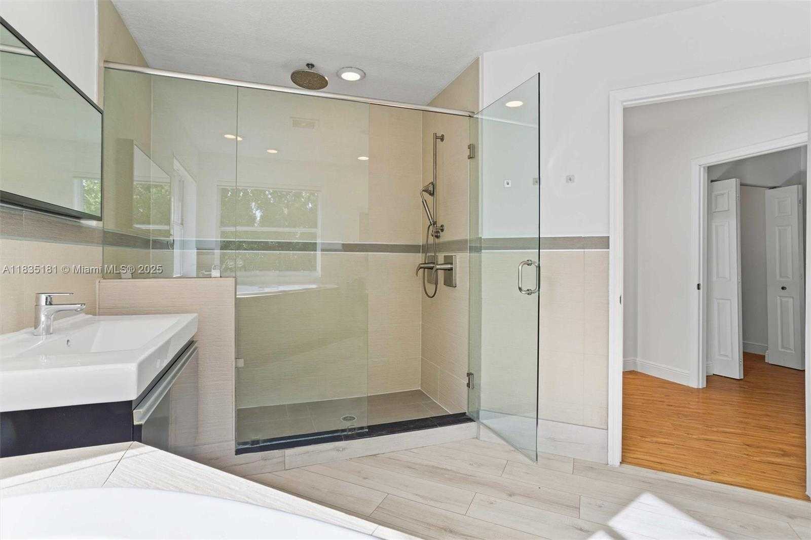 Small Image of 926 MARINA DR, Weston Number 25