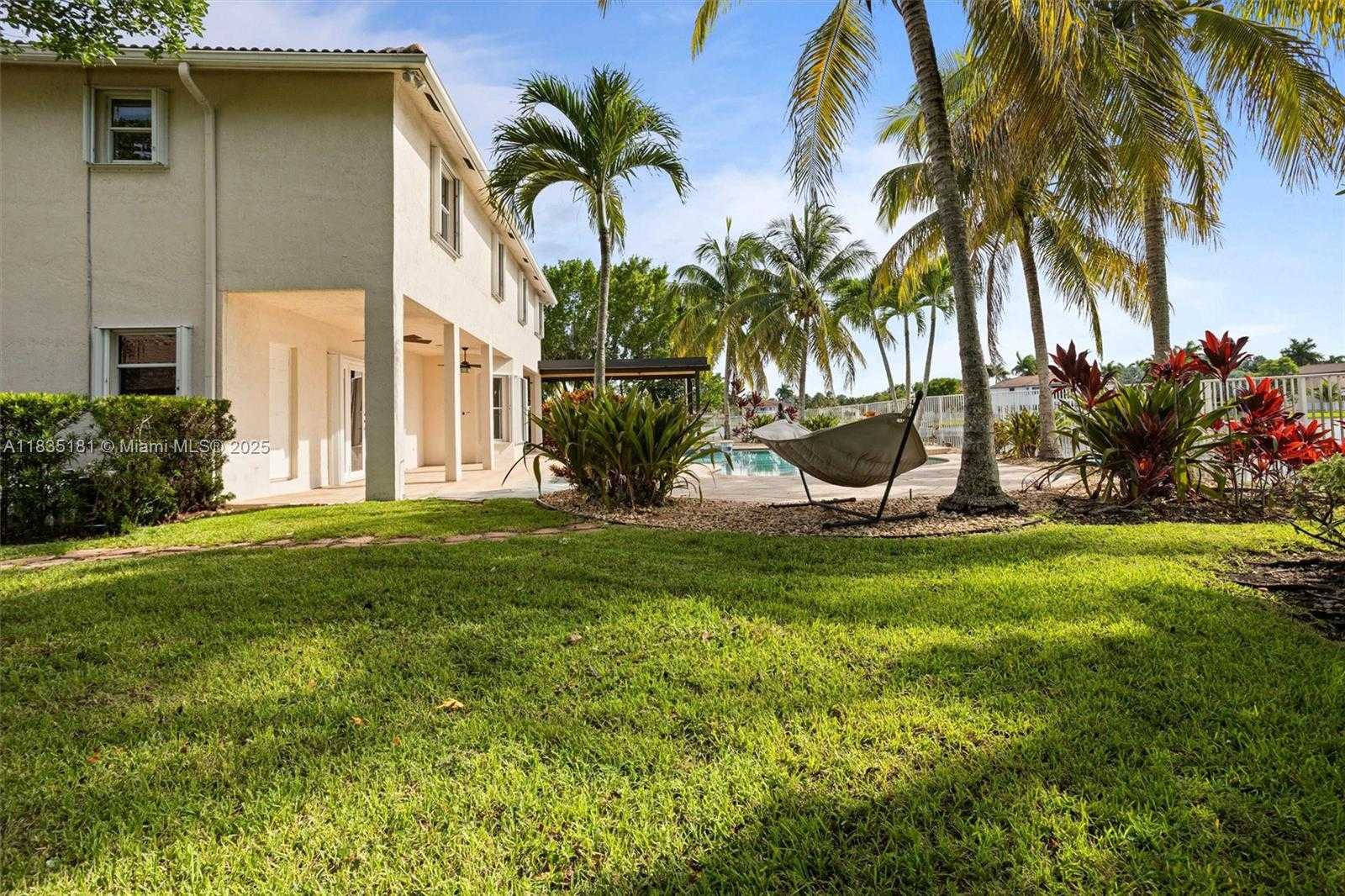 Small Image of 926 MARINA DR, Weston Number 52
