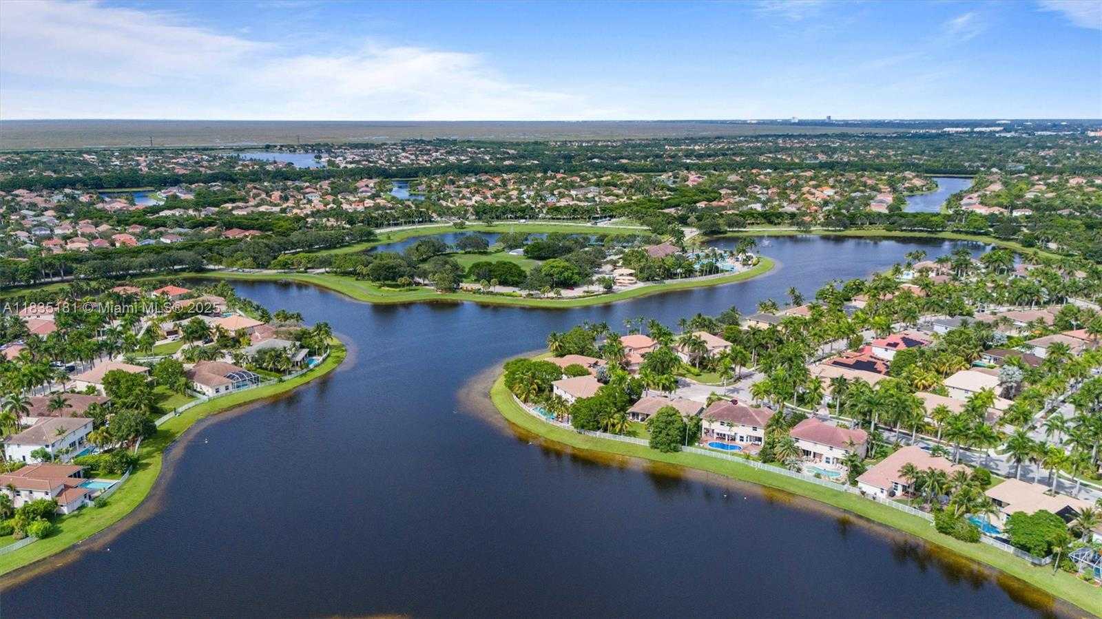 Small Image of 926 MARINA DR, Weston Number 56