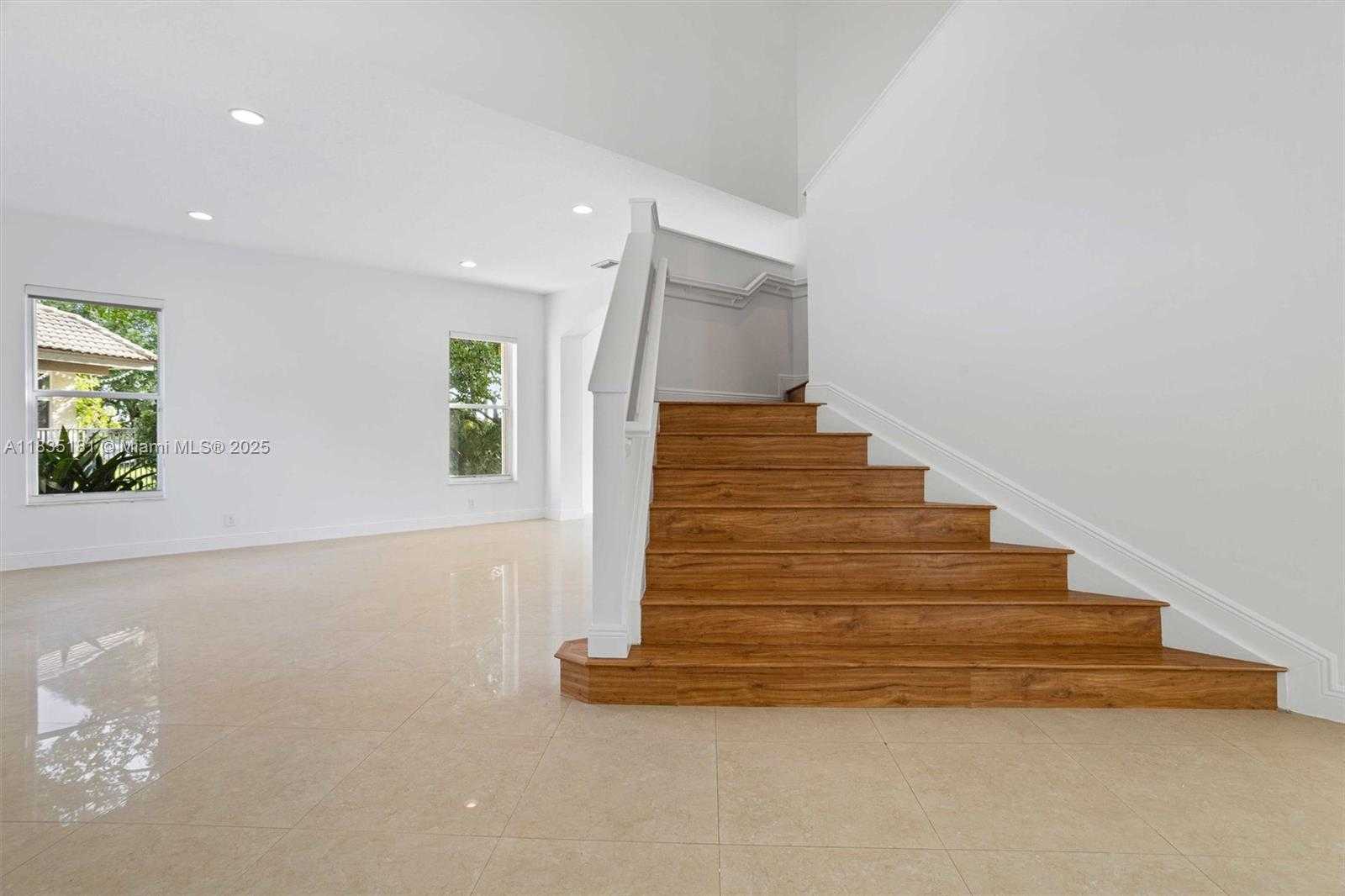 Small Image of 926 MARINA DR, Weston Number 8