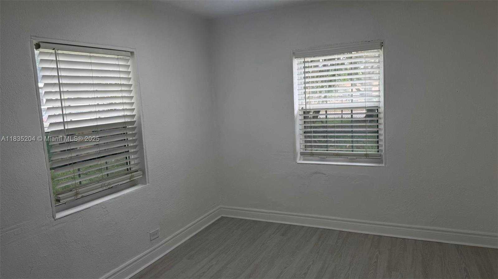 Small Image of 16221 EAST BUNCHE PARK DR, Miami Gardens Number 21
