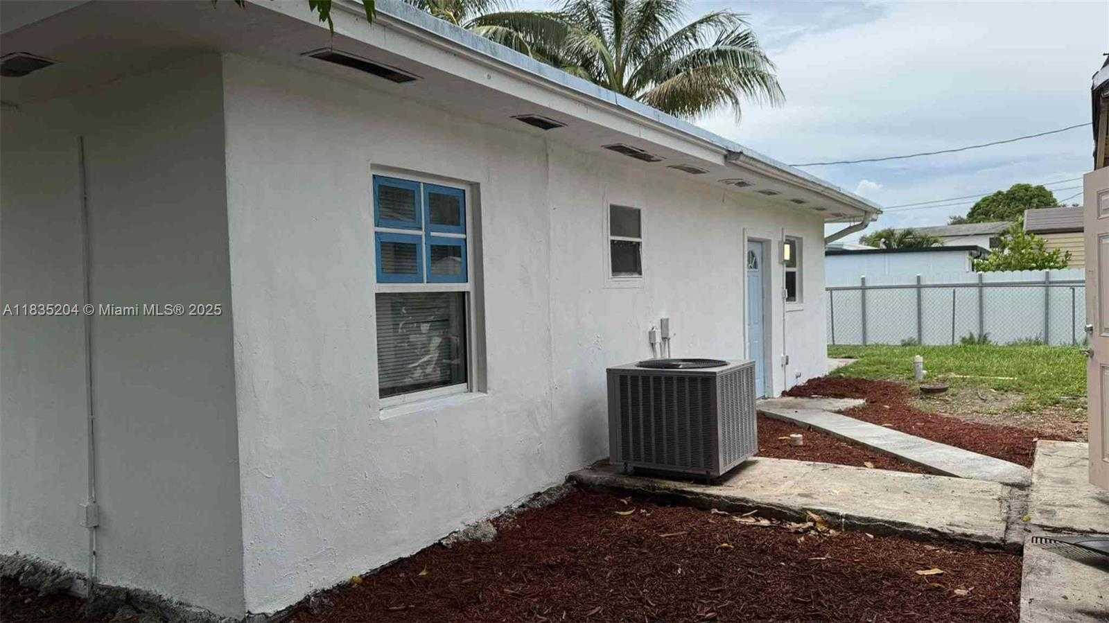 Small Image of 16221 EAST BUNCHE PARK DR, Miami Gardens Number 28