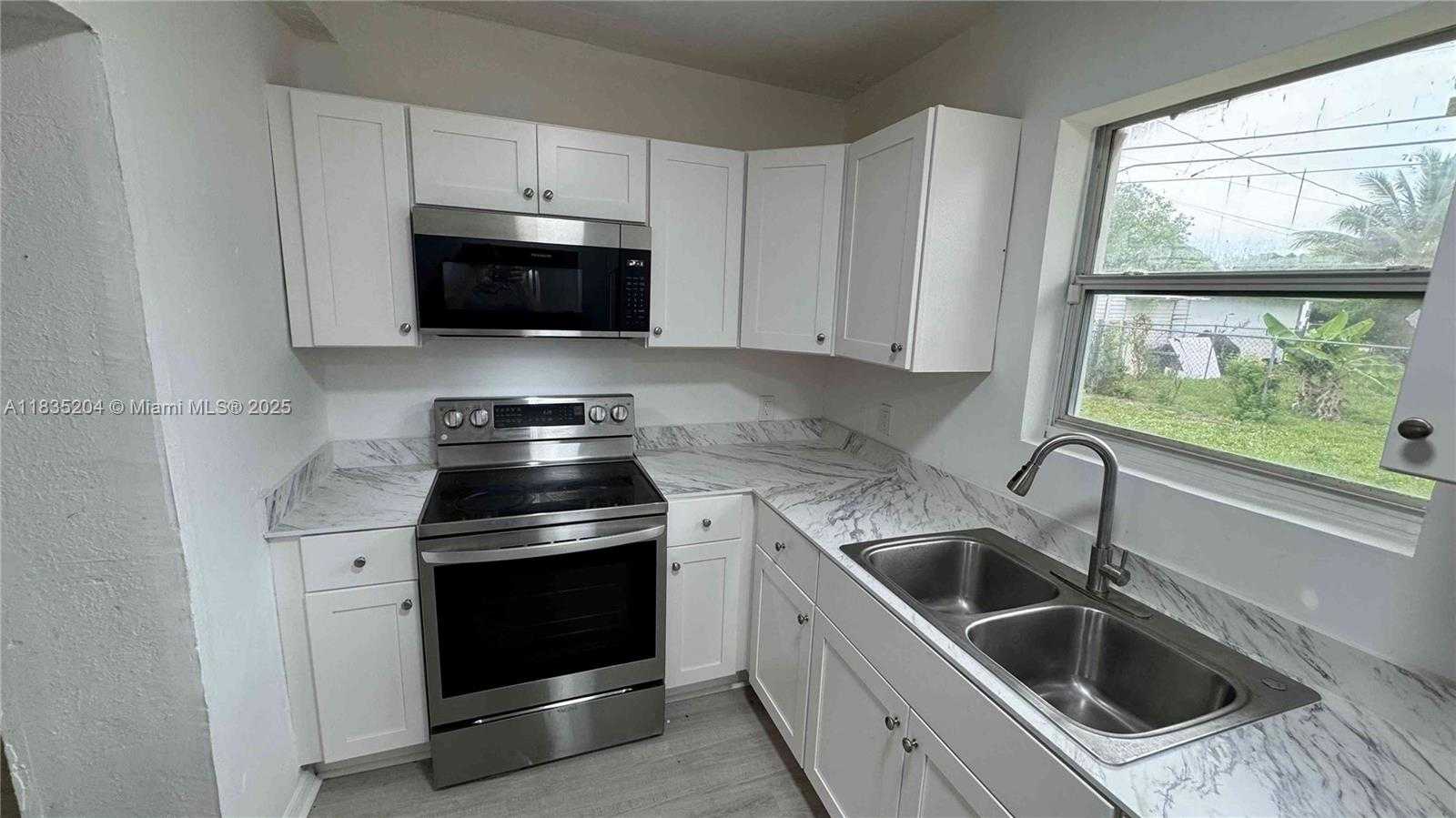 Small Image of 16221 EAST BUNCHE PARK DR, Miami Gardens Number 5