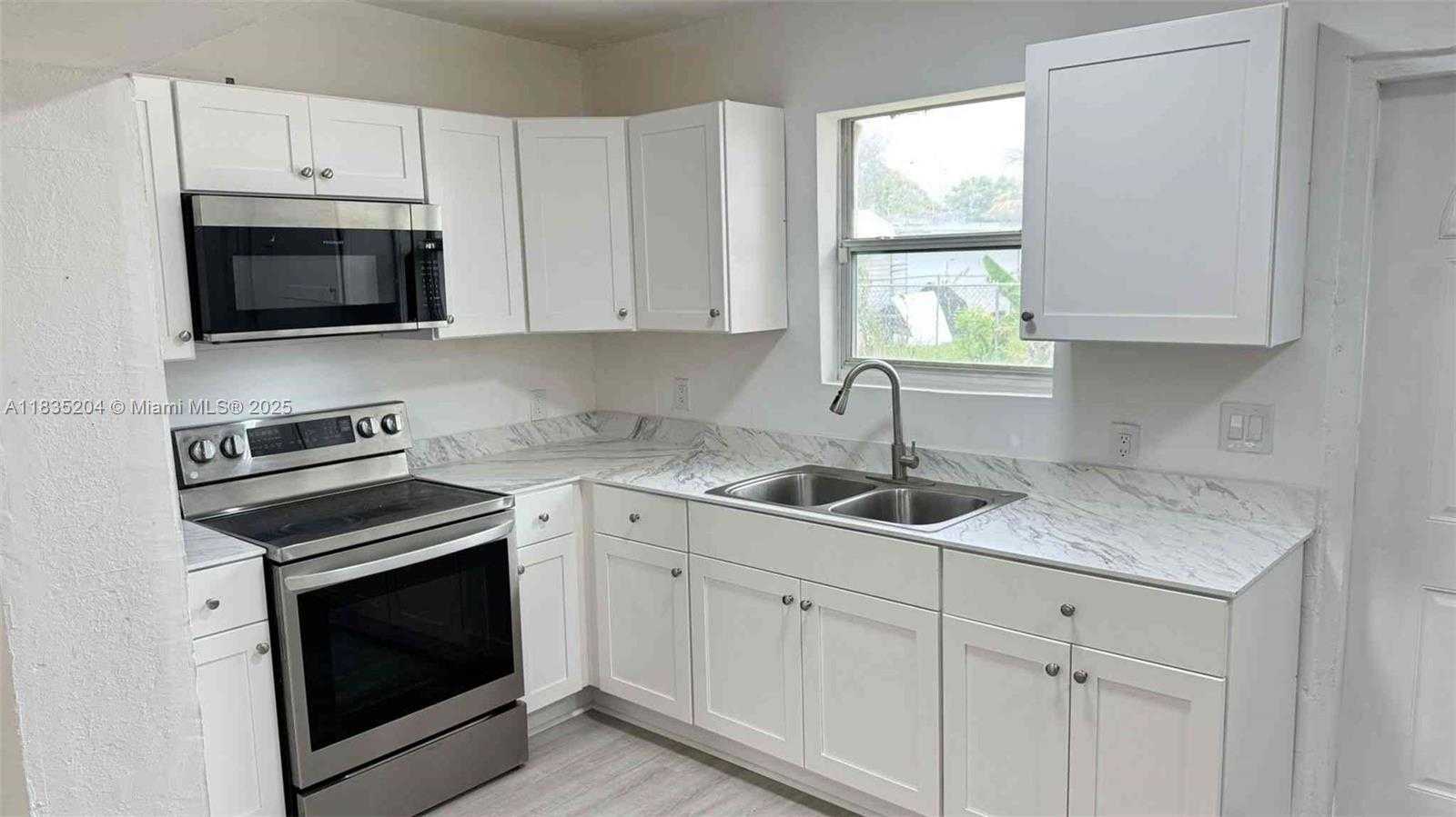 Small Image of 16221 EAST BUNCHE PARK DR, Miami Gardens Number 6