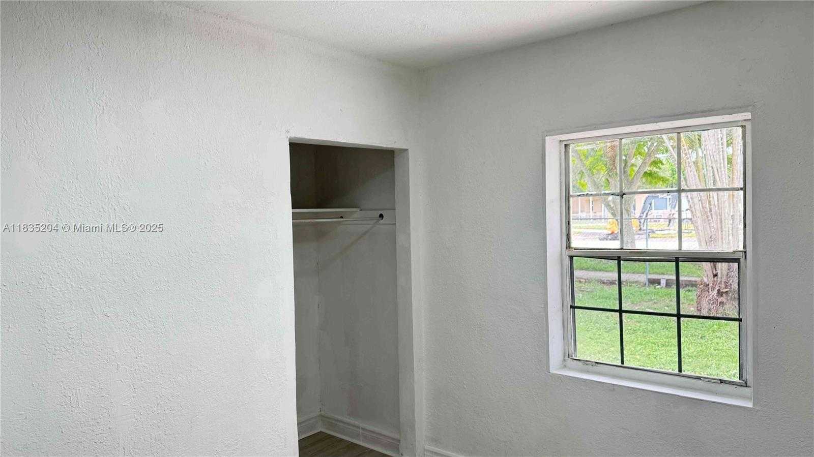 Small Image of 16221 EAST BUNCHE PARK DR, Miami Gardens Number 8