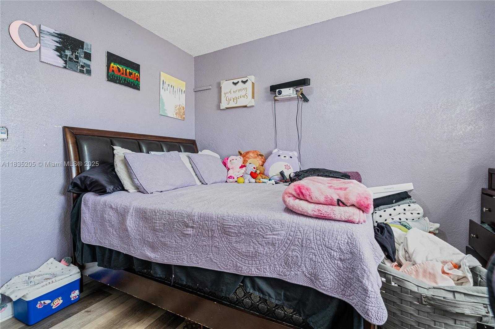 Small Image of 1300 NORTH EAST 203RD ST, Miami Number 14