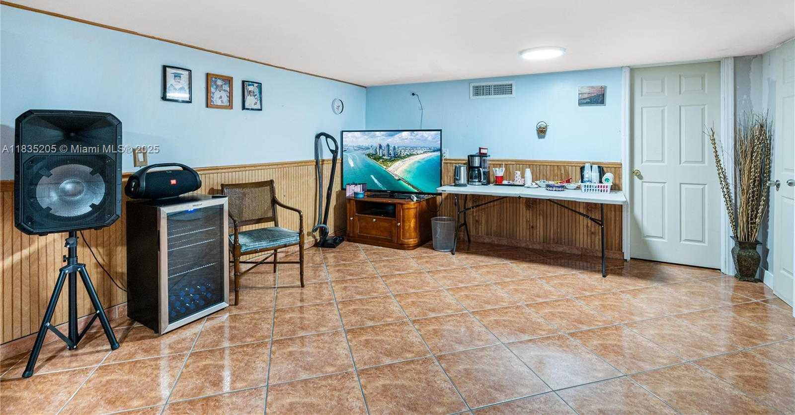 Small Image of 1300 NORTH EAST 203RD ST, Miami Number 19