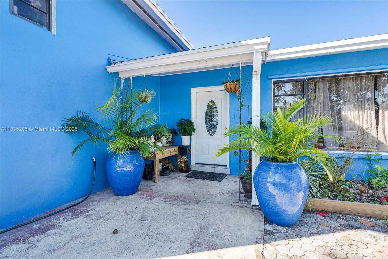 Small Image of 1300 NORTH EAST 203RD ST, Miami Number 2