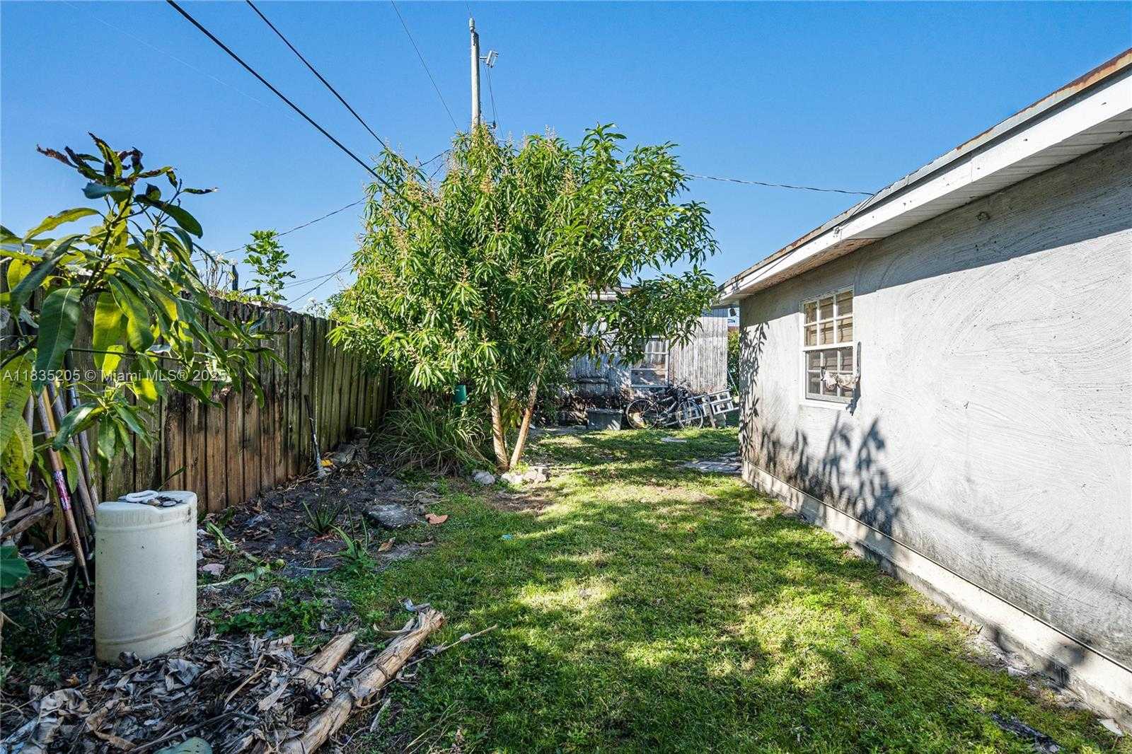 Small Image of 1300 NORTH EAST 203RD ST, Miami Number 25