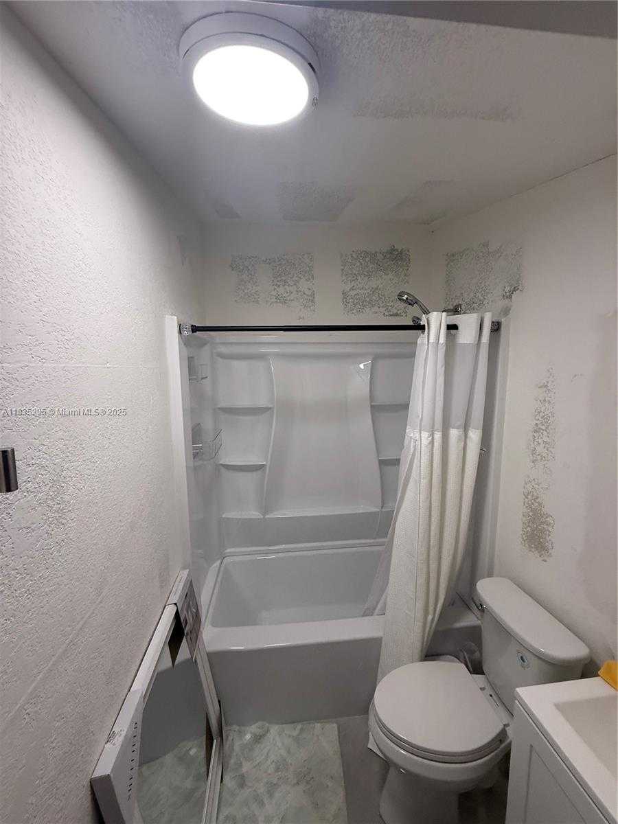 Small Image of 1300 NORTH EAST 203RD ST, Miami Number 28