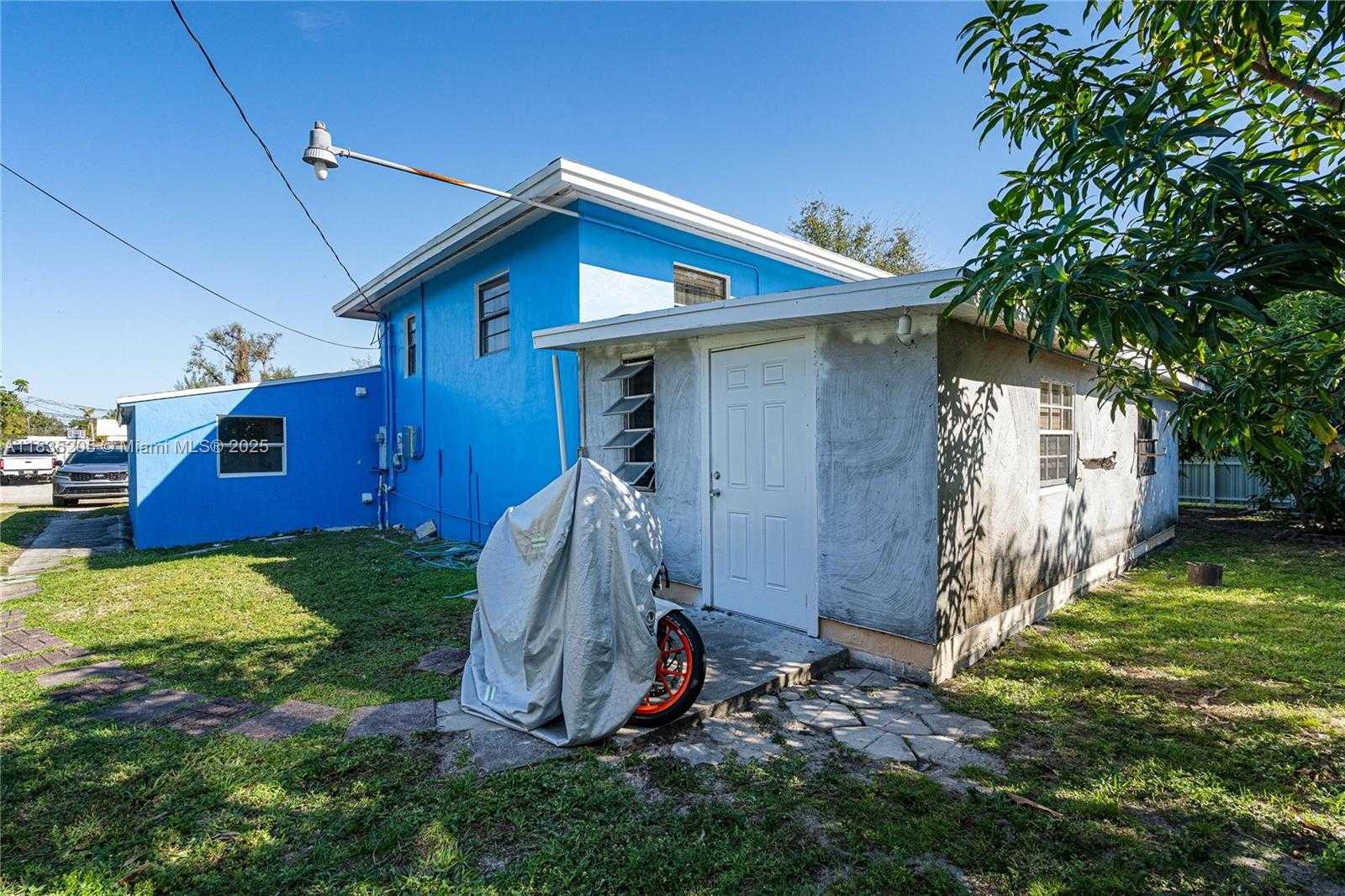 Small Image of 1300 NORTH EAST 203RD ST, Miami Number 29