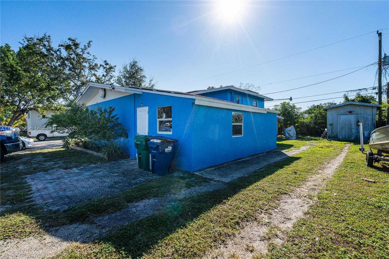 Small Image of 1300 NORTH EAST 203RD ST, Miami Number 3