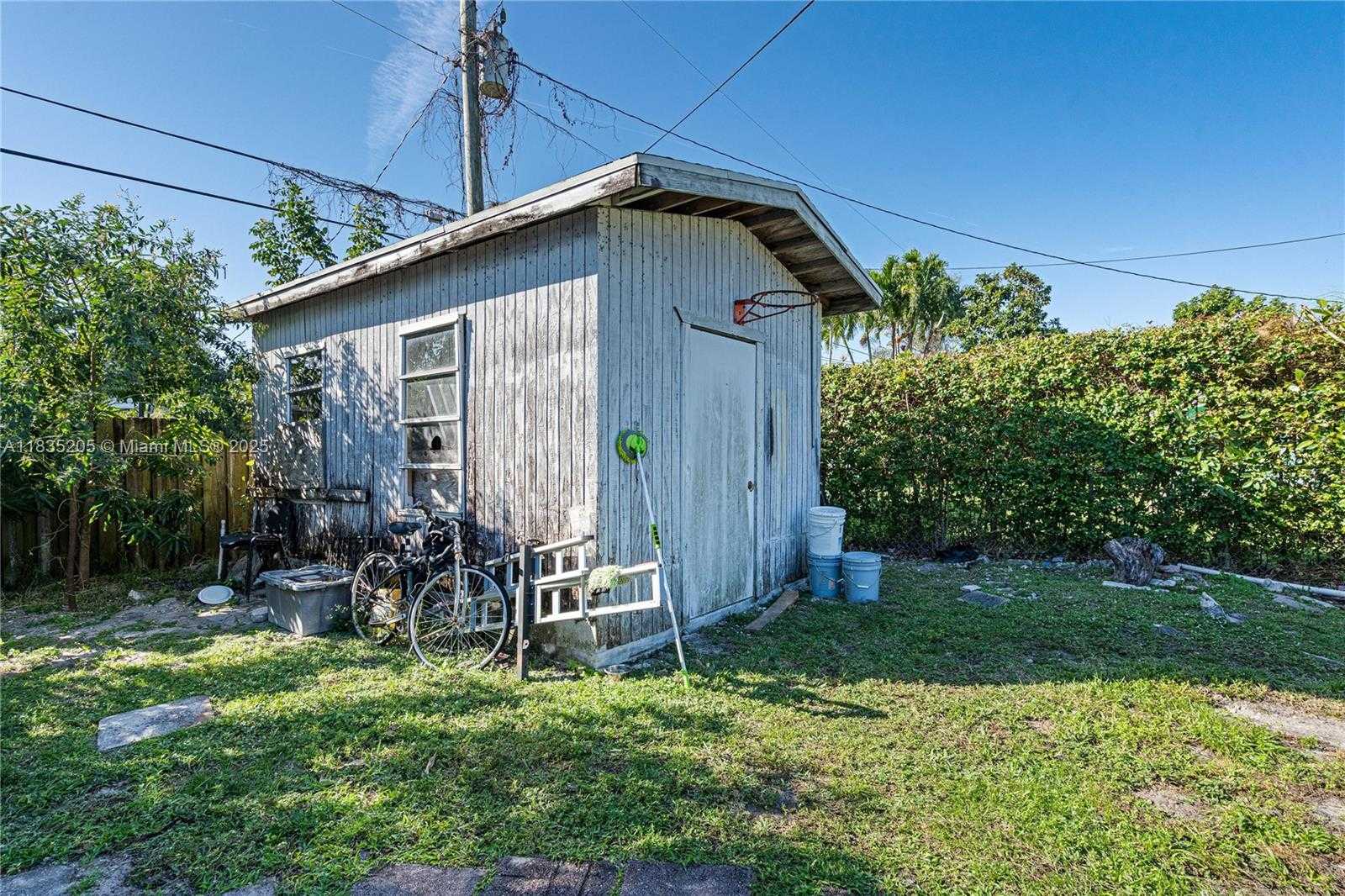 Small Image of 1300 NORTH EAST 203RD ST, Miami Number 30
