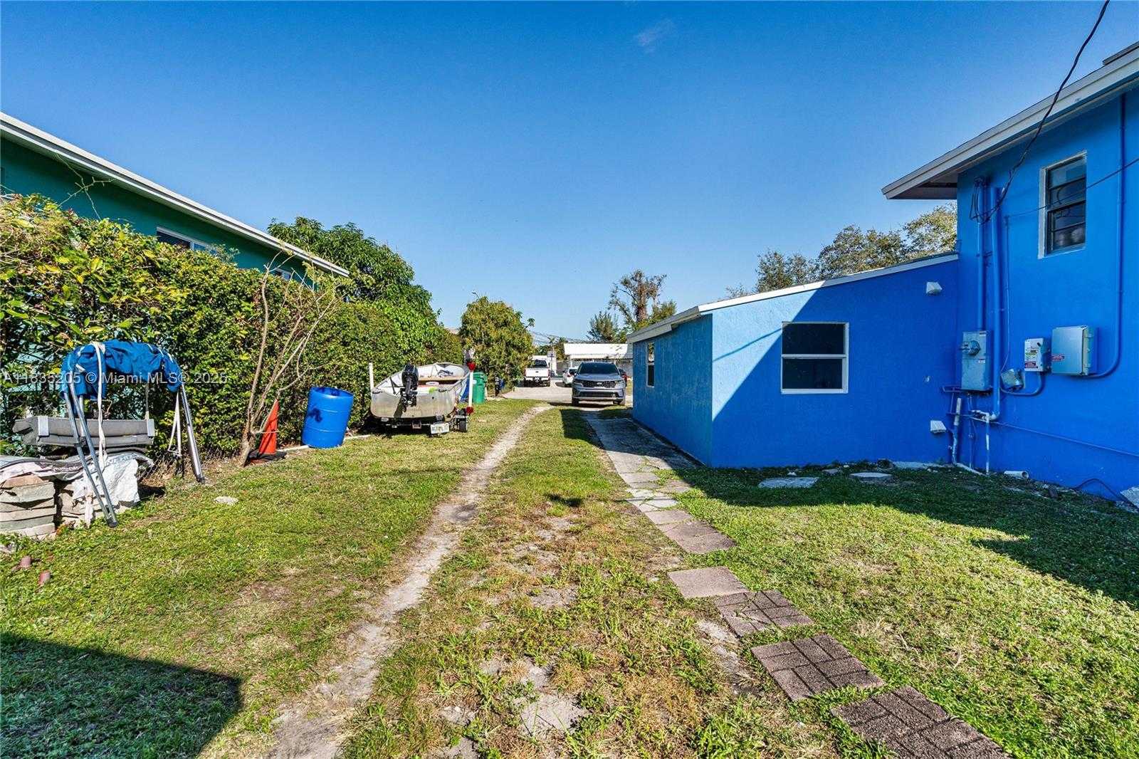 Small Image of 1300 NORTH EAST 203RD ST, Miami Number 4