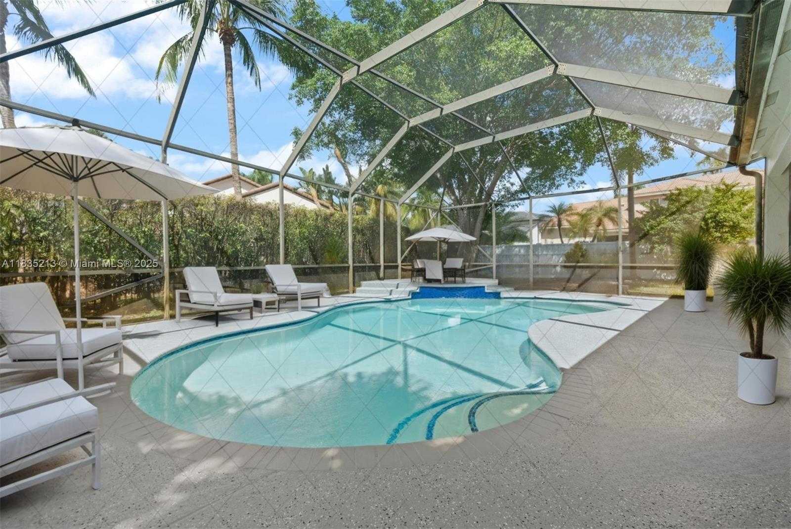 Small Image of 531 STONEMONT DR, Weston Number 3