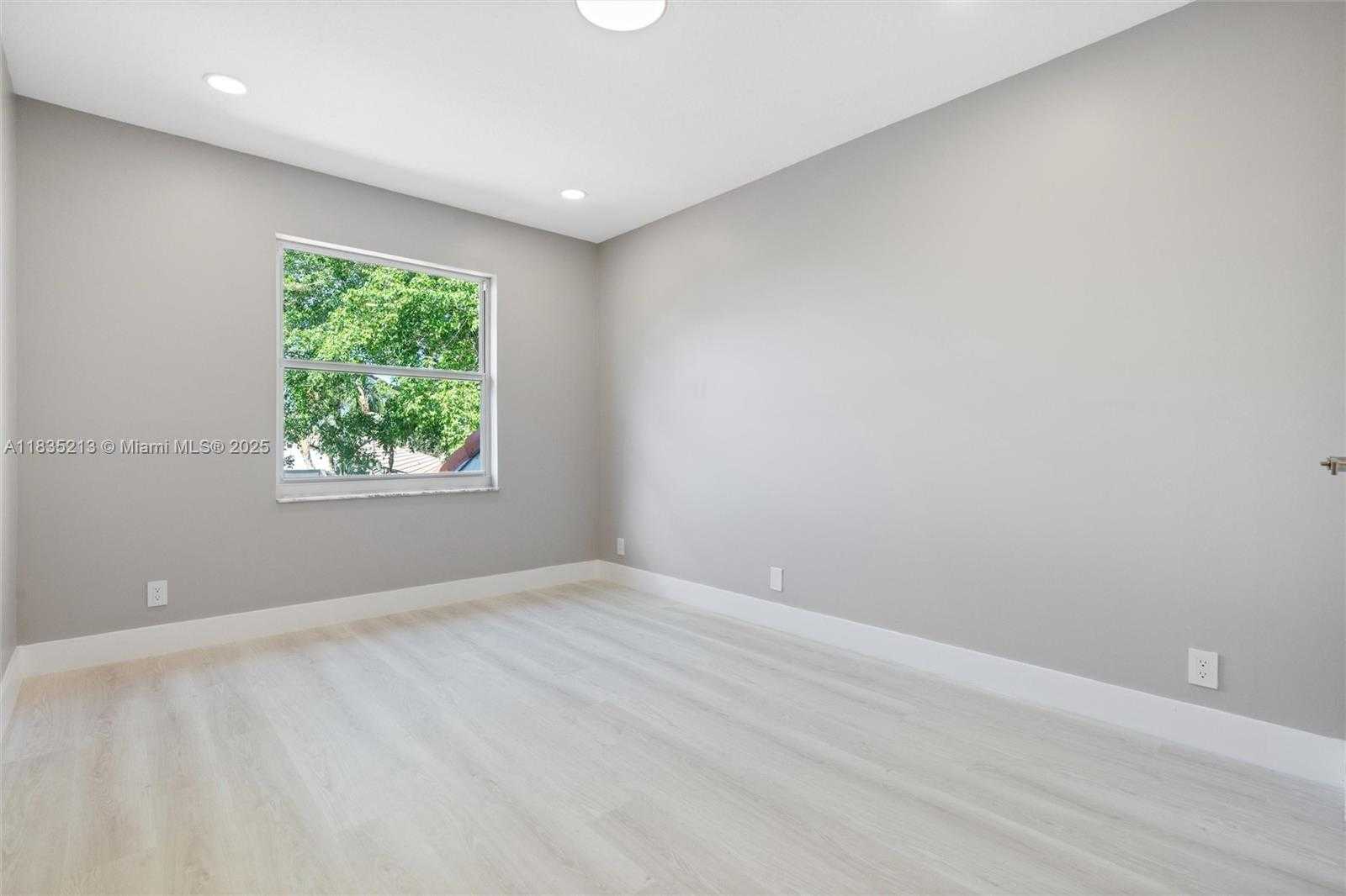 Small Image of 531 STONEMONT DR, Weston Number 39