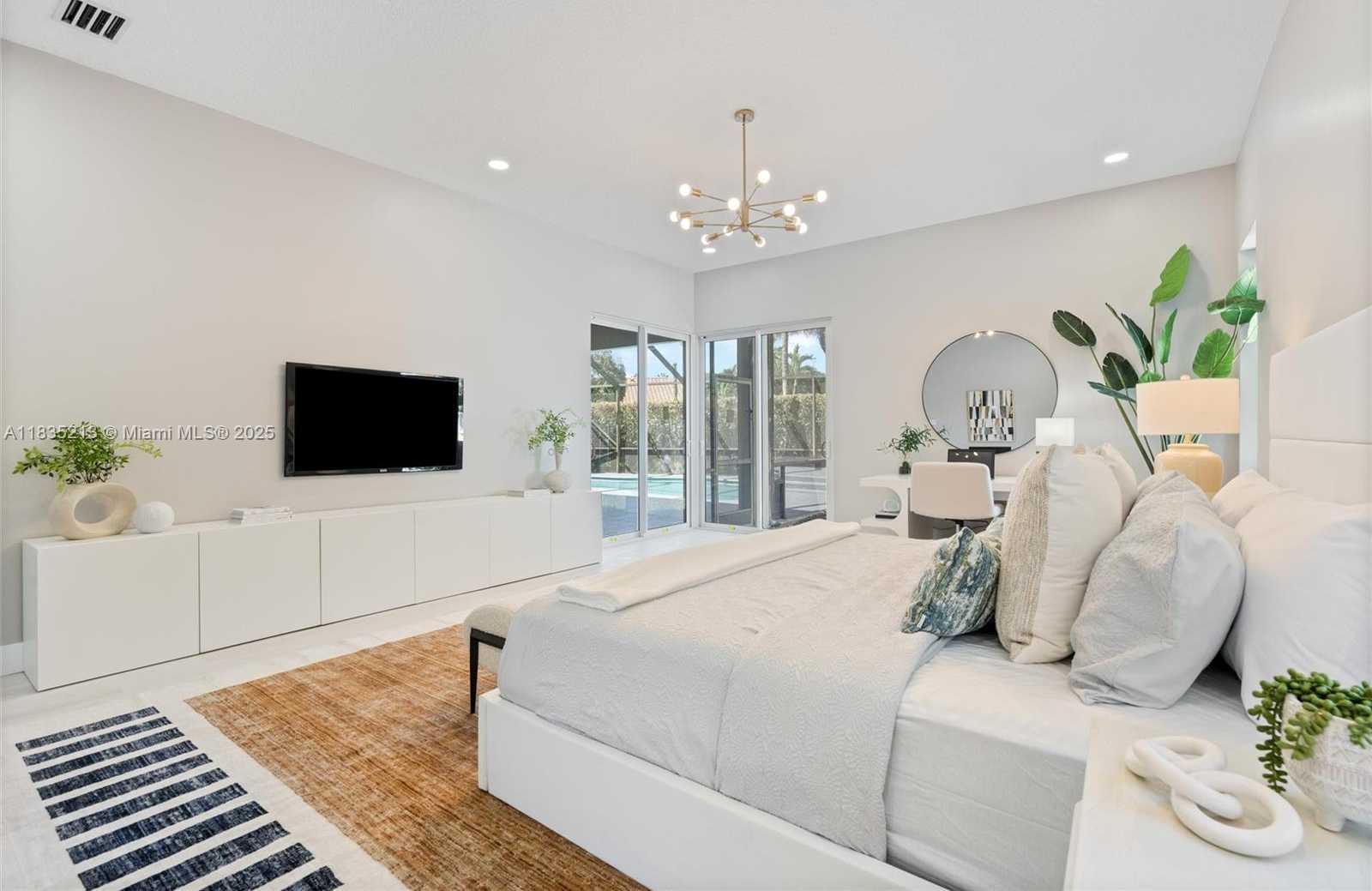 Small Image of 531 STONEMONT DR, Weston Number 4