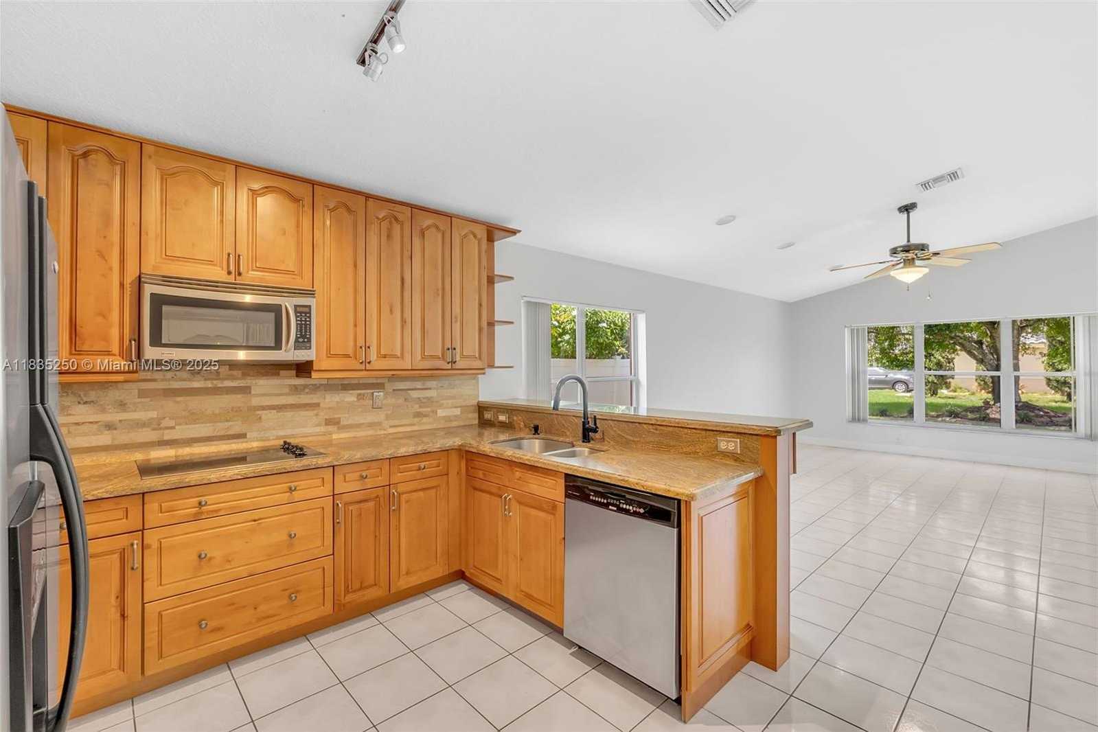 Small Image of 326 SOUTH WEST 162ND AVE, Pembroke Pines Number 15