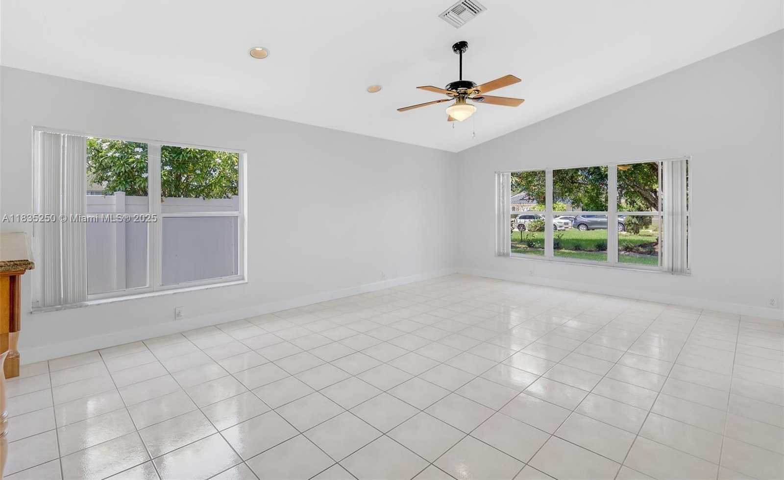 Small Image of 326 SOUTH WEST 162ND AVE, Pembroke Pines Number 17