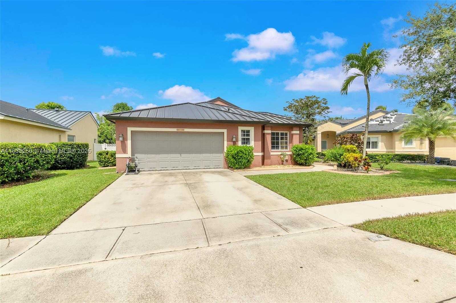 Small Image of 326 SOUTH WEST 162ND AVE, Pembroke Pines Number 2