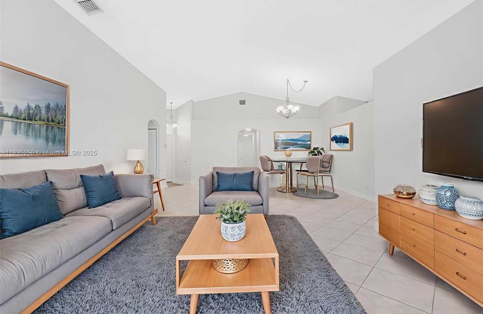 Small Image of 326 SOUTH WEST 162ND AVE, Pembroke Pines Number 3