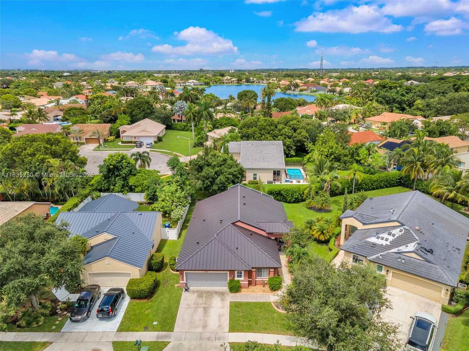 Small Image of 326 SOUTH WEST 162ND AVE, Pembroke Pines Number 39