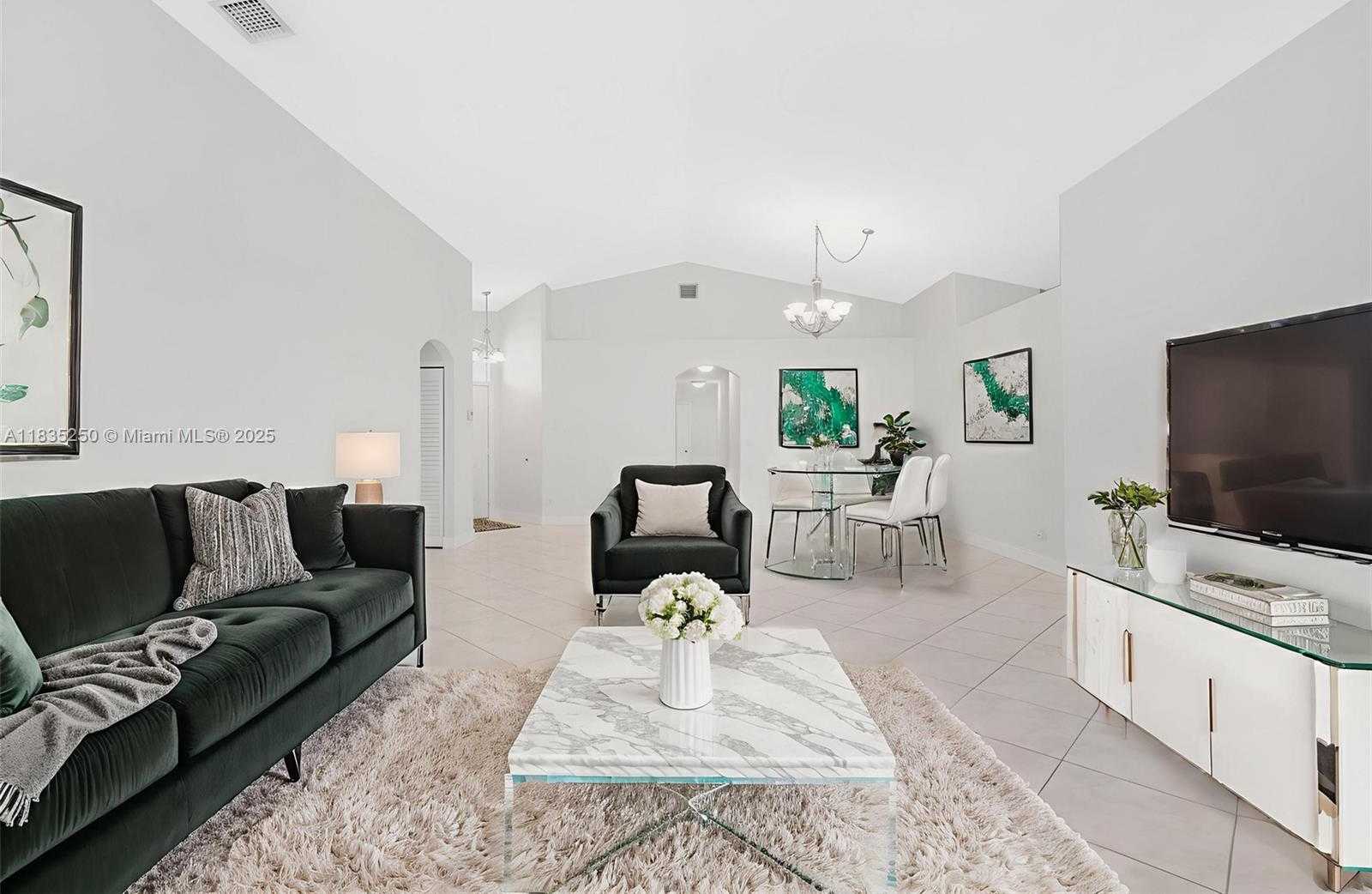 Small Image of 326 SOUTH WEST 162ND AVE, Pembroke Pines Number 4