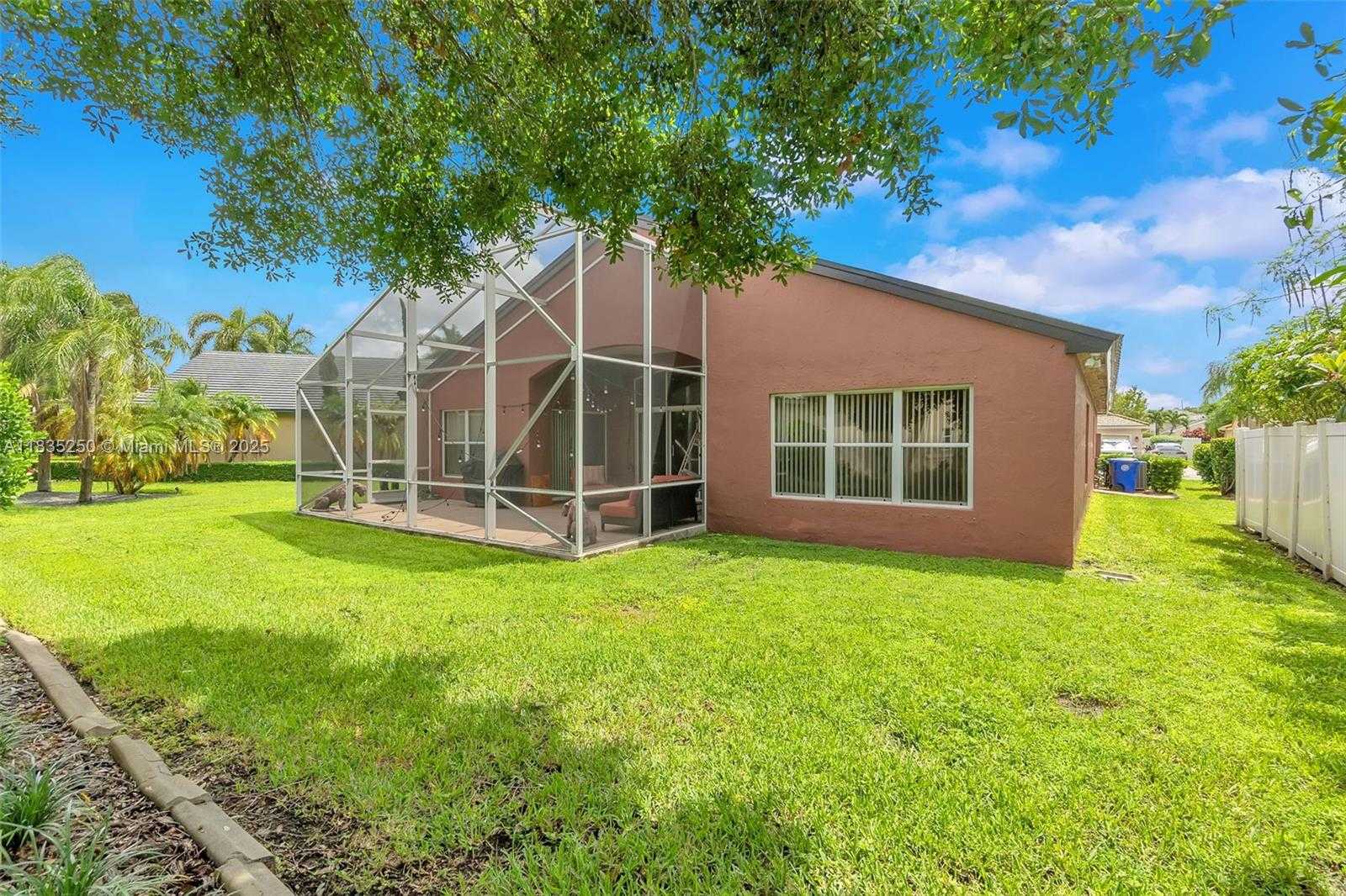 Small Image of 326 SOUTH WEST 162ND AVE, Pembroke Pines Number 41