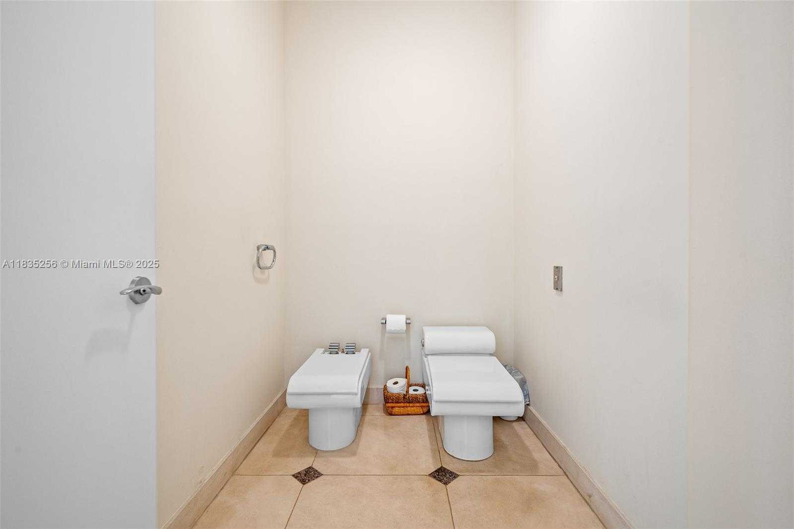 Small Image of 10735 SOUTH WEST 58TH AVE, Pinecrest Number 37