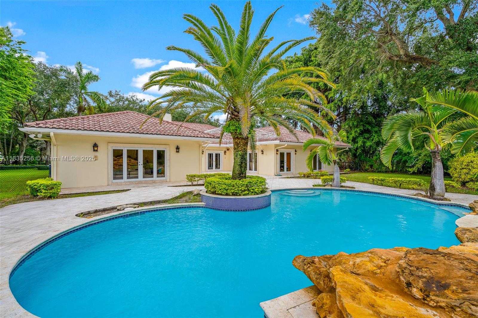 Small Image of 10735 SOUTH WEST 58TH AVE, Pinecrest Number 56