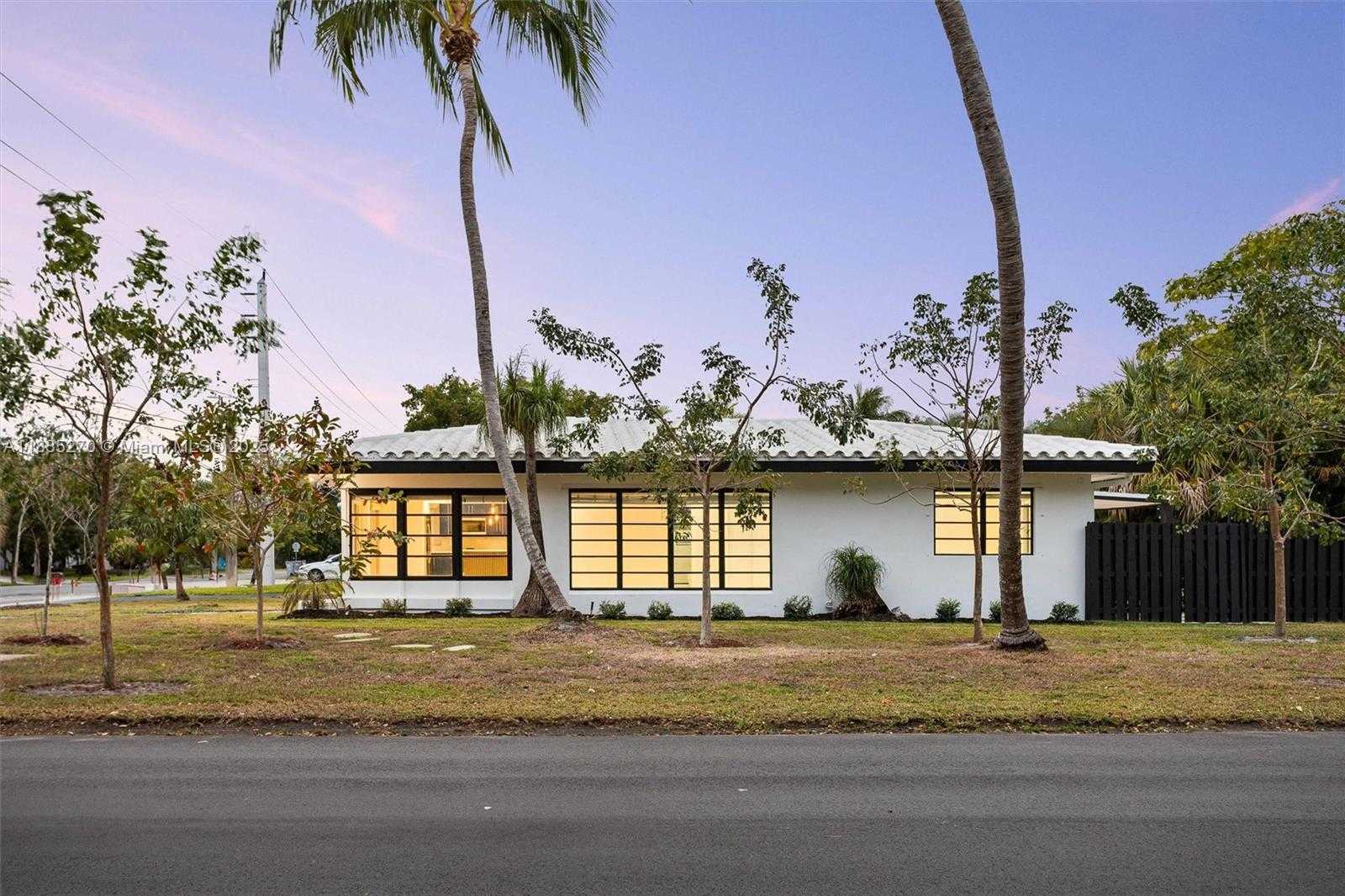 Small Image of 1817 NORTH EAST 2ND ST, Pompano Beach Number 3