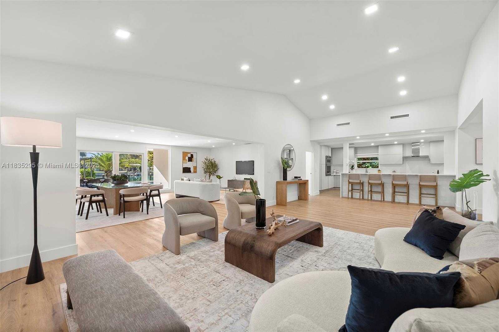Small Image of 410 SOUTH SHORE DR, Miami Beach Number 15
