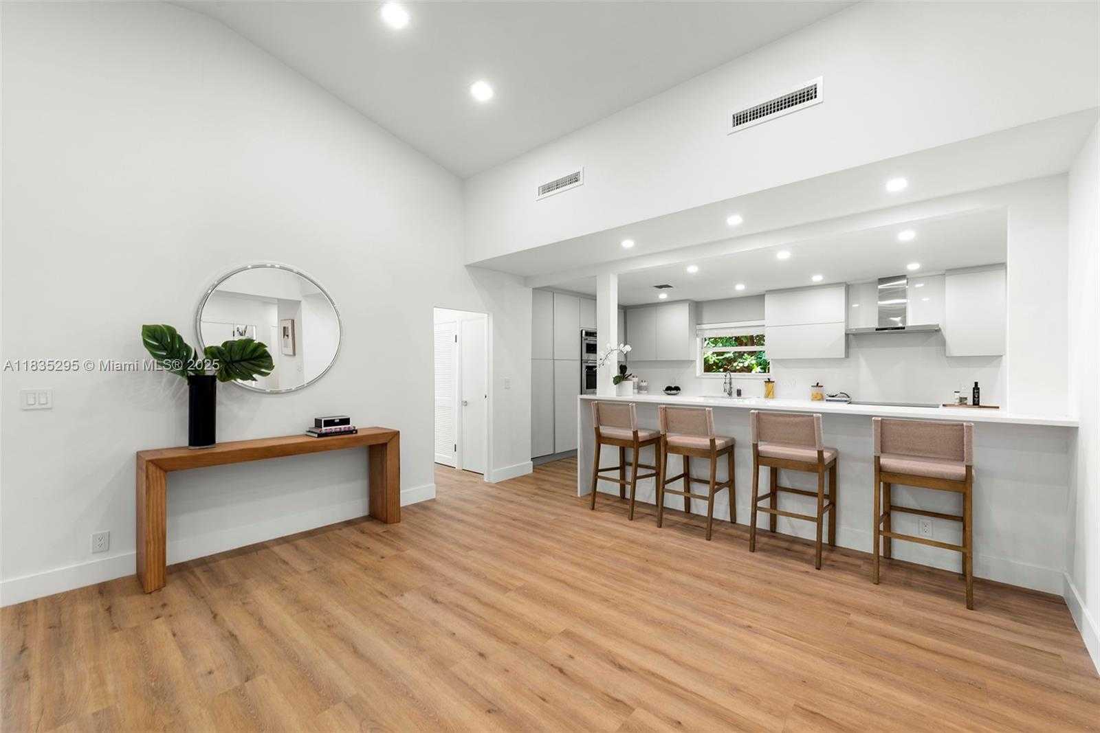 Small Image of 410 SOUTH SHORE DR, Miami Beach Number 16