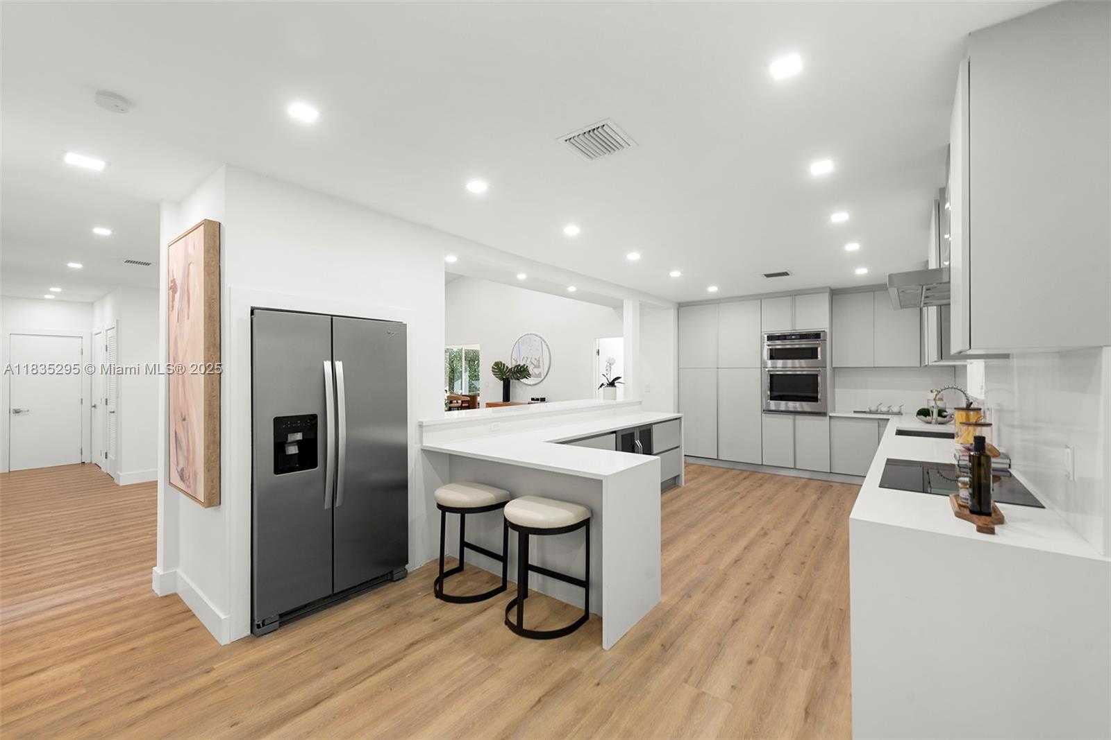Small Image of 410 SOUTH SHORE DR, Miami Beach Number 18
