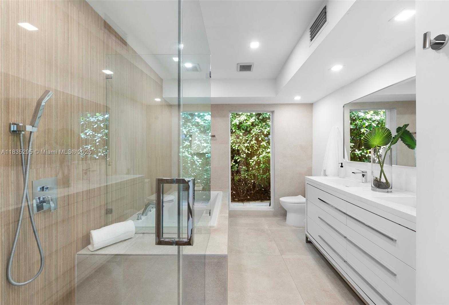 Small Image of 410 SOUTH SHORE DR, Miami Beach Number 24