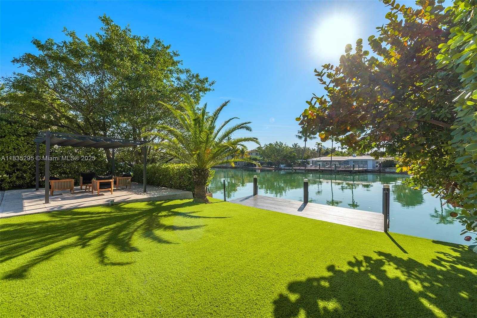 Small Image of 410 SOUTH SHORE DR, Miami Beach Number 3