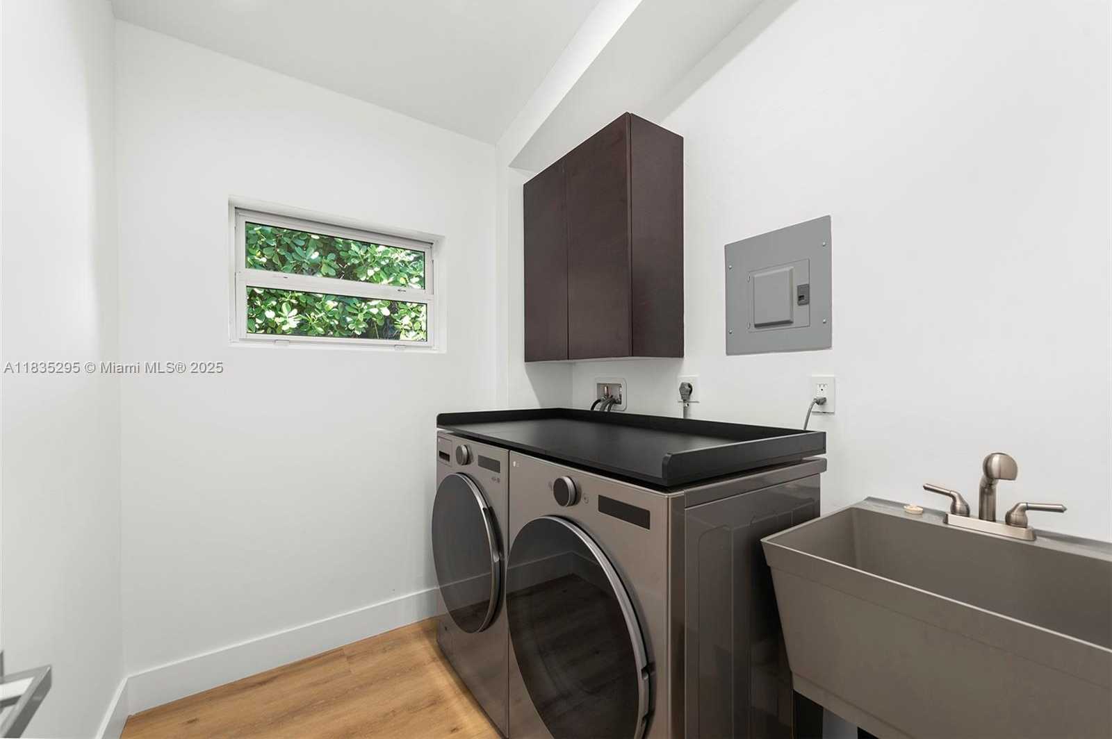 Small Image of 410 SOUTH SHORE DR, Miami Beach Number 33