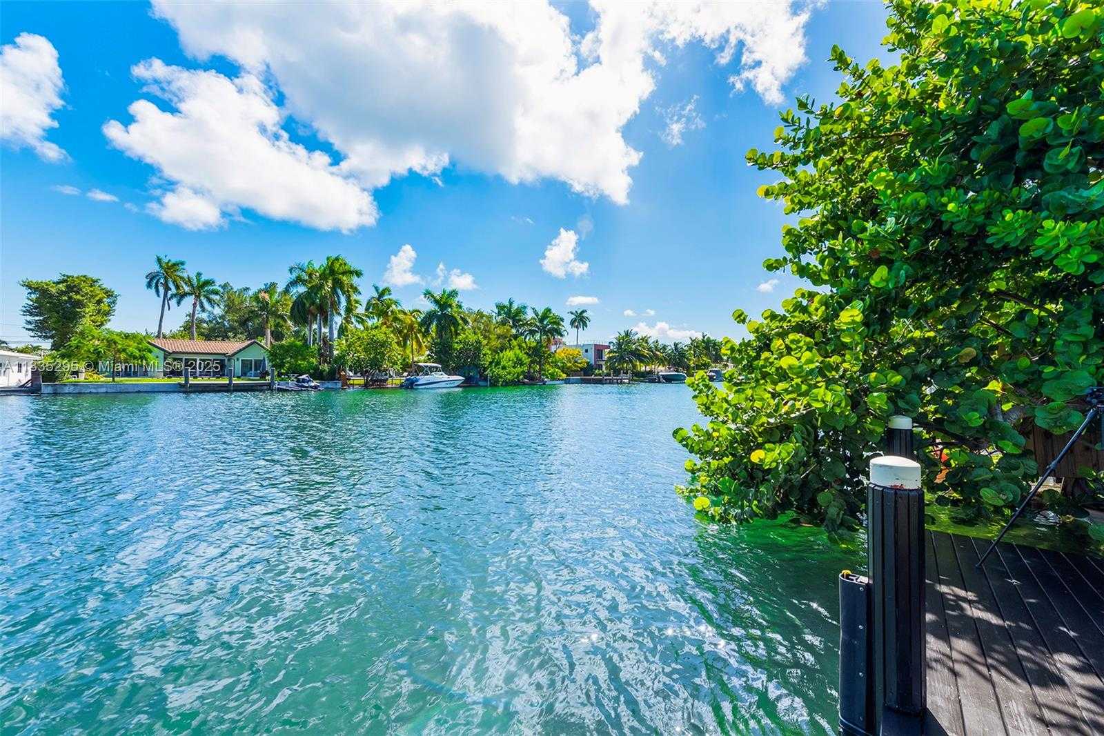 Small Image of 410 SOUTH SHORE DR, Miami Beach Number 4