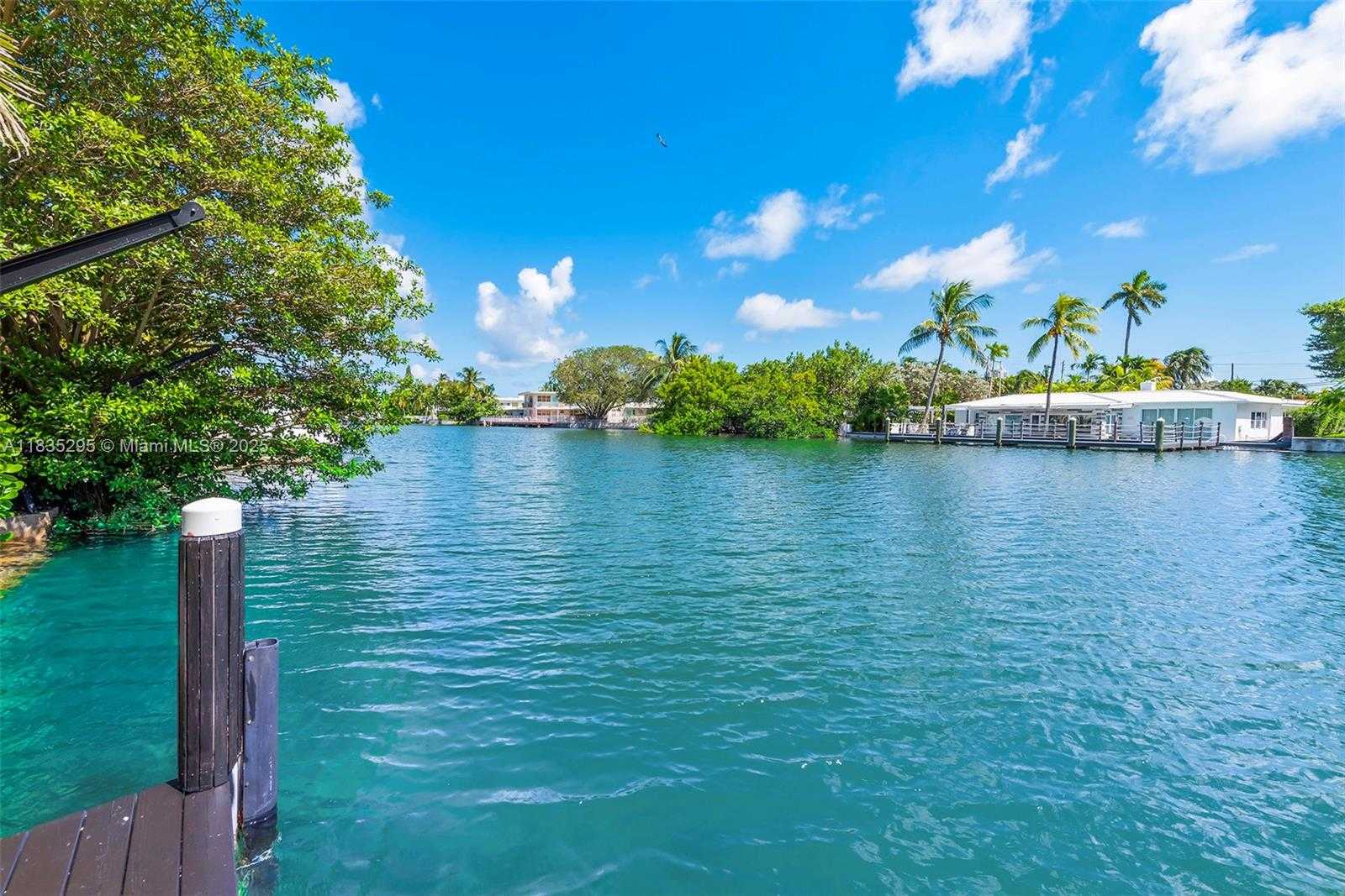 Small Image of 410 SOUTH SHORE DR, Miami Beach Number 5