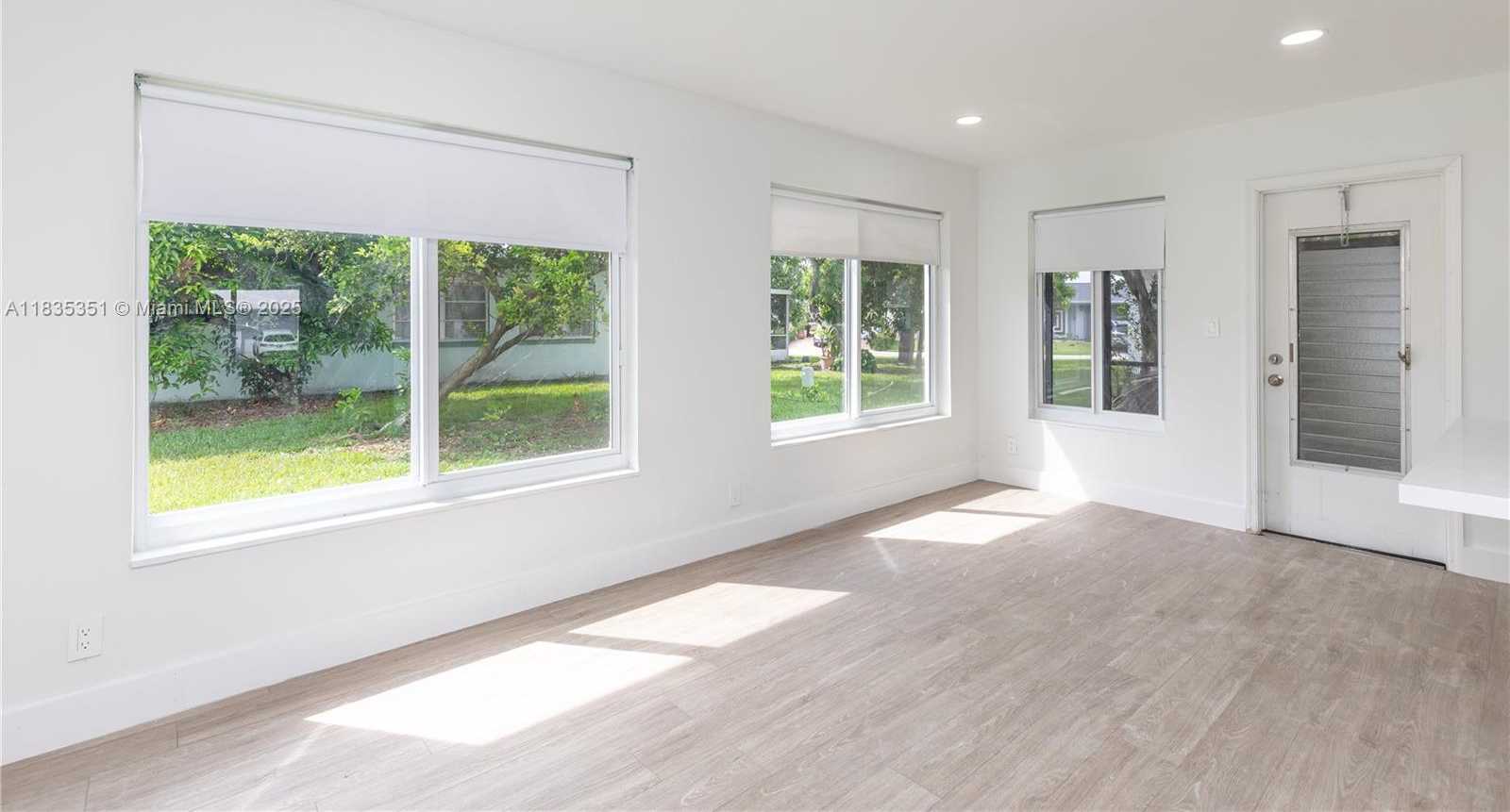 Small Image of 4516 MAINLAND DR, Tamarac Number 10