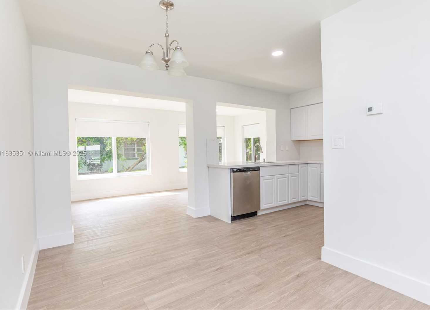 Small Image of 4516 MAINLAND DR, Tamarac Number 16
