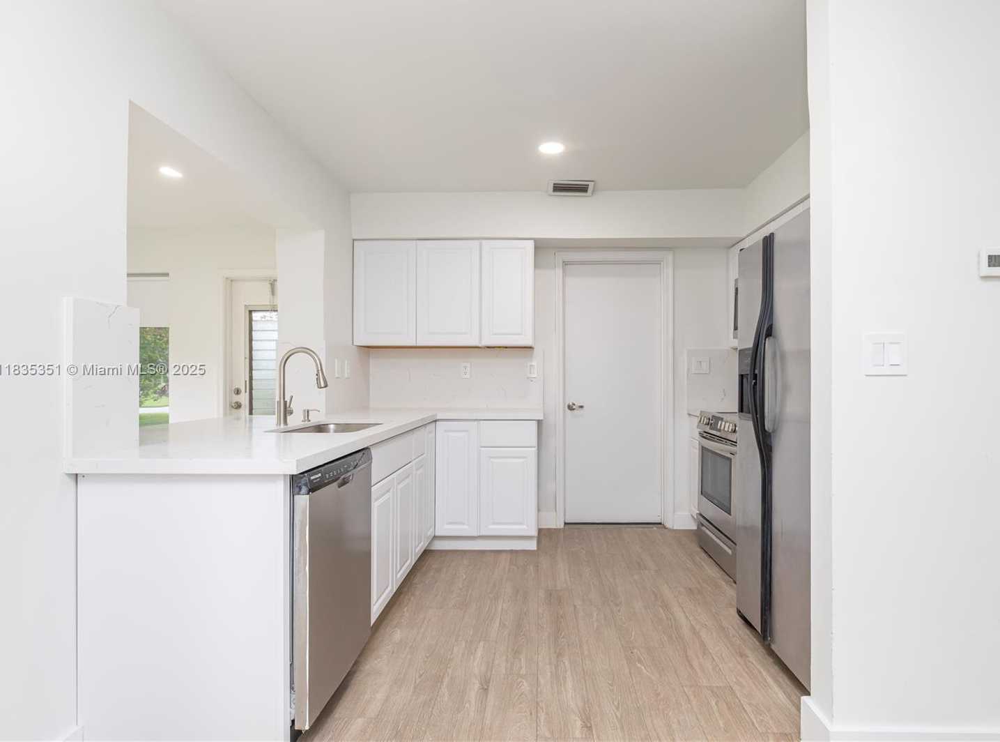 Small Image of 4516 MAINLAND DR, Tamarac Number 17